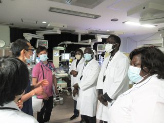 NICU/GCUでの見学風景 NICU/GCUでの見学風景