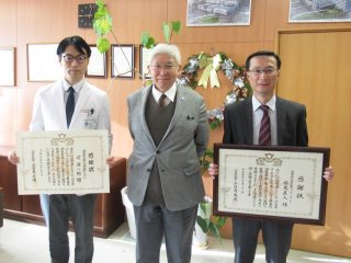 病院長へ報告の様子 病院長へ報告の様子
