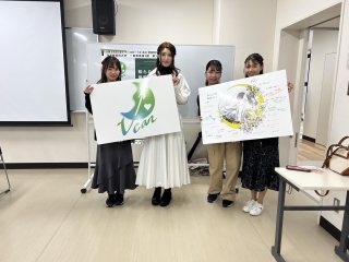 本学学生と居原田医師（左から２人目）