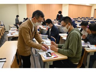 向所教授の指導を受けながら 向所教授の指導を受けながら