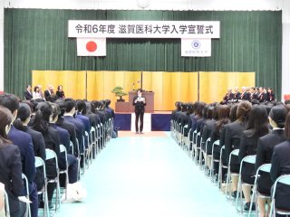 歓迎の辞を述べる在学生代表