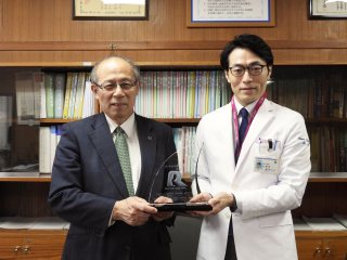 上本伸二学長へ受賞の報告 上本伸二学長へ受賞の報告