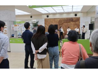 熱心に聞き入る患者さんや教職員 熱心に聞き入る患者さんや教職員
