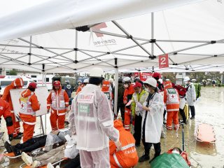 救護所運用訓練（日吉台小学校）