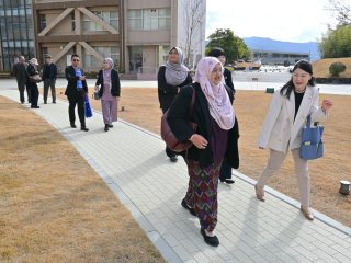本学開学50周年記念事業によりリニューアルした構内の見学