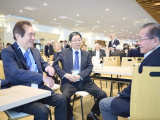 交流会「たてよこななめの集い」－ 卒業生歓談