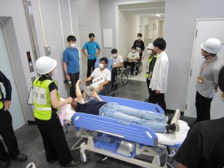 負傷者搬送訓練