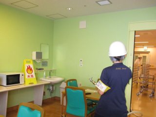 屋内消火栓による初期消火訓練